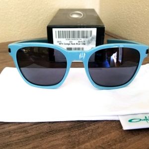 Oakley Garage Rock